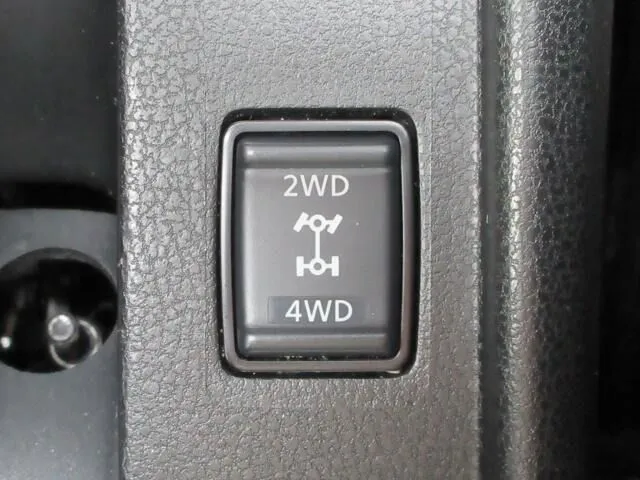 ノート　４ＷＤ（ニッサン）の車両写真