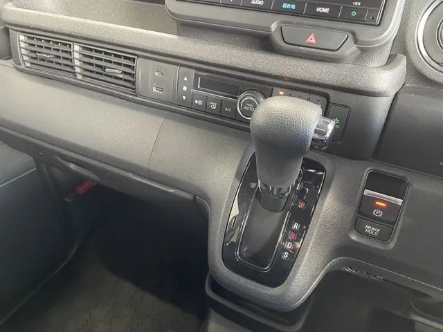 Ｎ　ＢＯＸ　カスタム（ホンダ）の車両写真