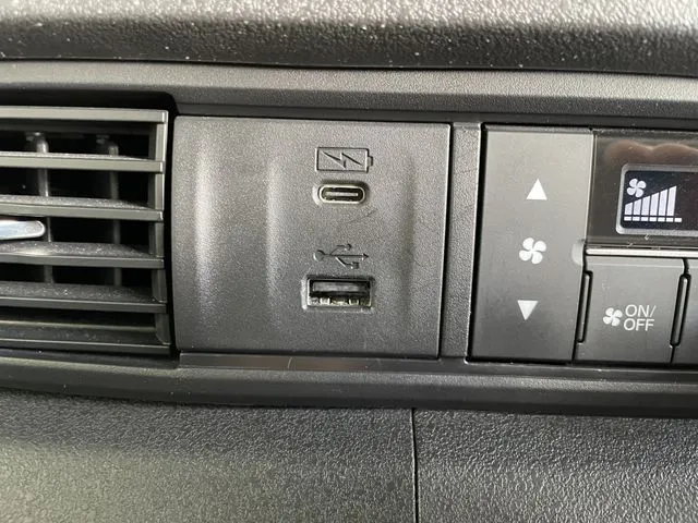 Ｎ　ＢＯＸ　カスタム（ホンダ）の車両写真