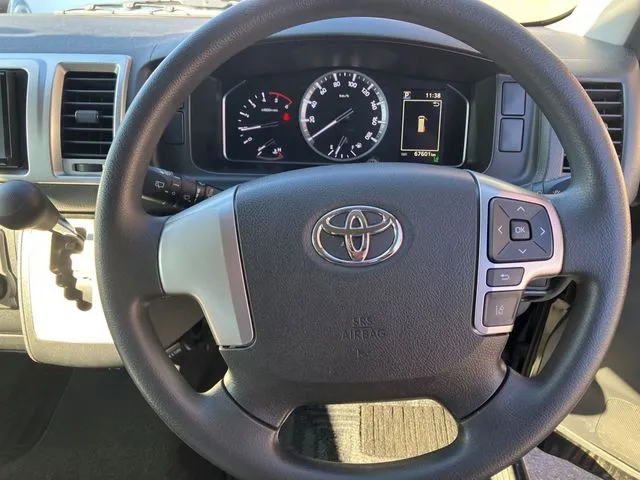 ハイエースバン　２ＷＤ（トヨタ）の車両写真