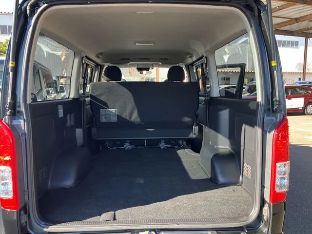 ハイエースバン　２ＷＤ（トヨタ）の車両写真