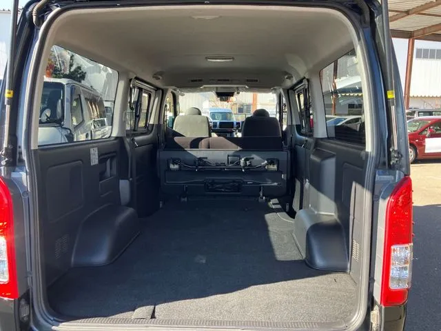ハイエースバン　２ＷＤ（トヨタ）の車両写真