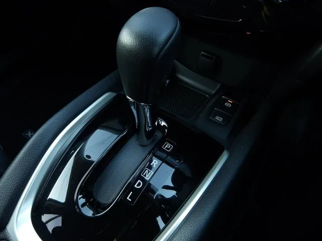 ニッサン エクストレイル ハイブリッド 4WD