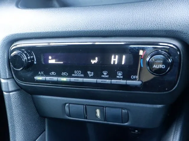 トヨタ　ヤリス　ハイブリッド