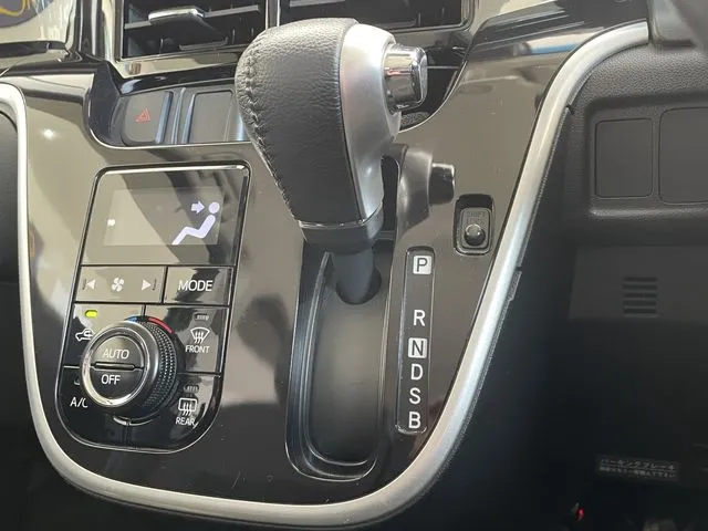 ムーヴ　カスタム（ダイハツ）の車両写真