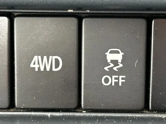 ニッサン　ＮＴ１００クリッパー　４ＷＤ