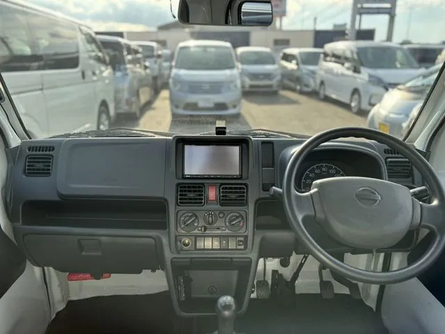 ニッサン　ＮＴ１００クリッパー　４ＷＤ