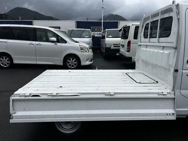 ニッサン　ＮＴ１００クリッパー　４ＷＤ