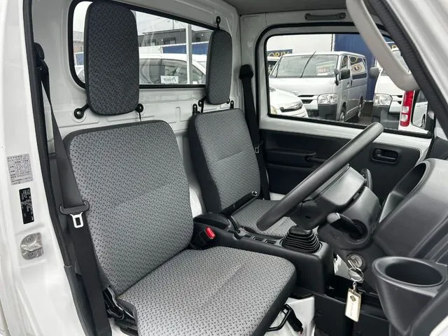 ニッサン　ＮＴ１００クリッパー　４ＷＤ