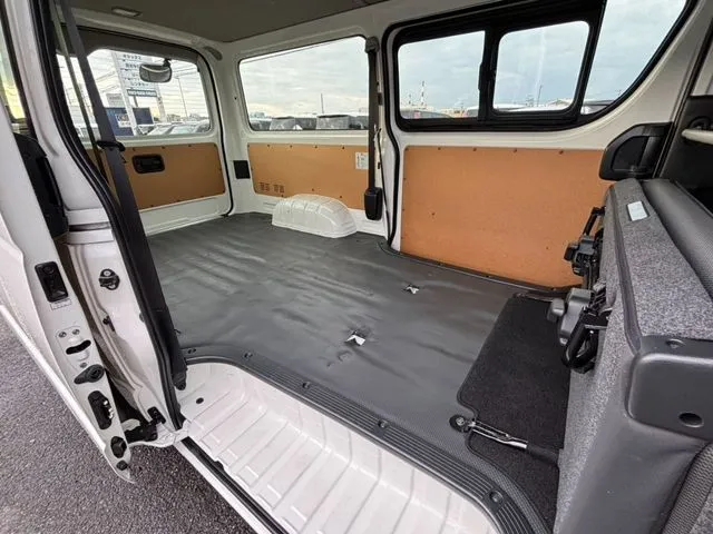 トヨタ ハイエースバン 1.25t 2WD