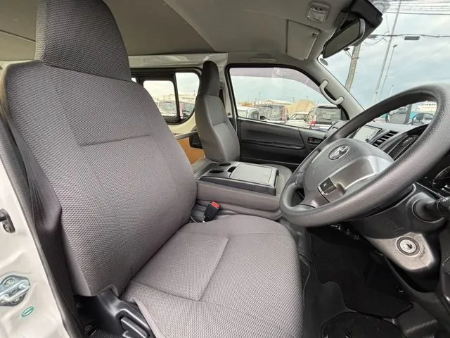 トヨタ ハイエースバン 1.25t 2WD