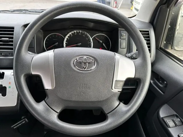 トヨタ ハイエースバン 1.25t 2WD