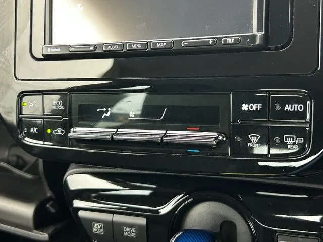 プリウス（トヨタ）の車両写真