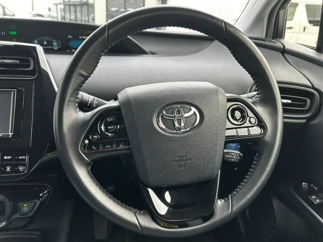 プリウス（トヨタ）の車両写真