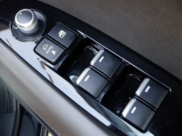 ＭＡＺＤＡ６　セダン（マツダ）の車両写真