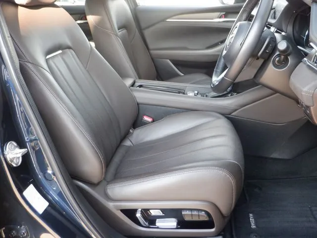 ＭＡＺＤＡ６　セダン（マツダ）の車両写真