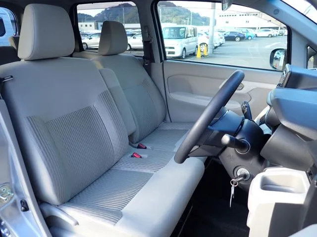 ムーヴ（ダイハツ）の車両写真