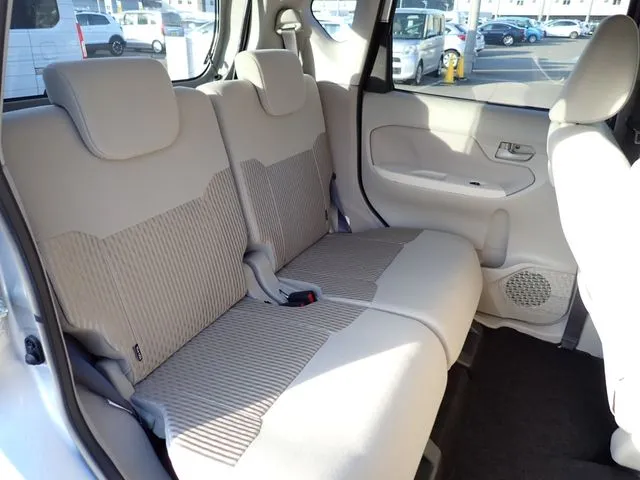 ムーヴ（ダイハツ）の車両写真