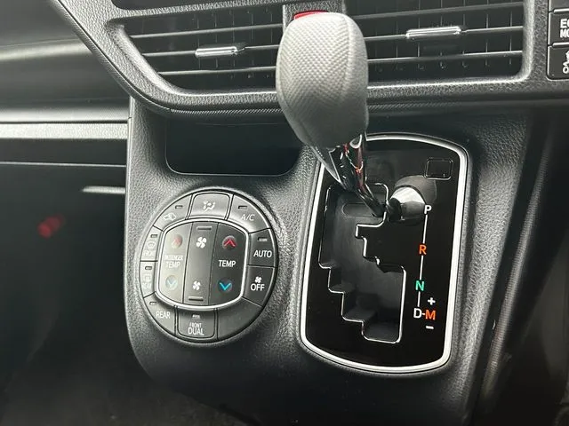 ヴォクシー(トヨタ)の車両写真