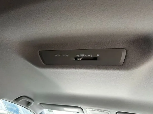 ヴォクシー(トヨタ)の車両写真