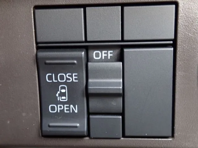 トール（ダイハツ）の車両写真