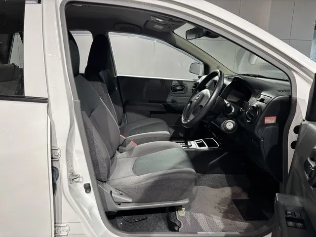 NV150 AD 4WD(ニッサン)の車両写真