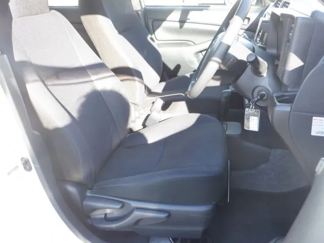 プロボックスバン　ハイブリッド（トヨタ）の車両写真