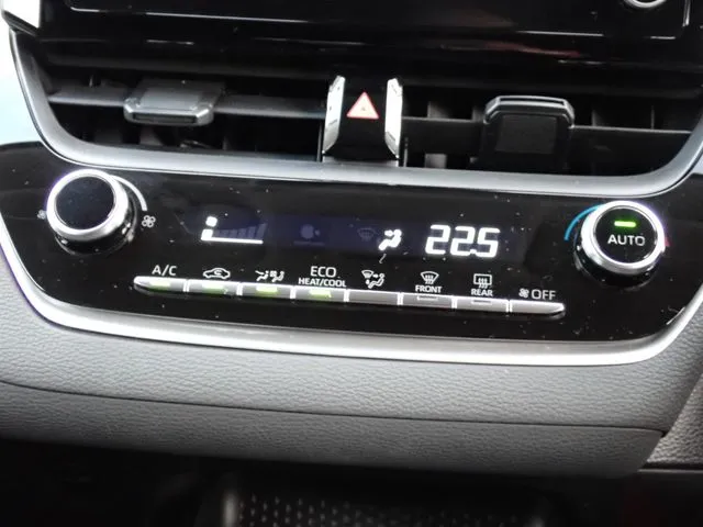 カローラ　ツーリング　ハイブリッド（トヨタ）の車両写真