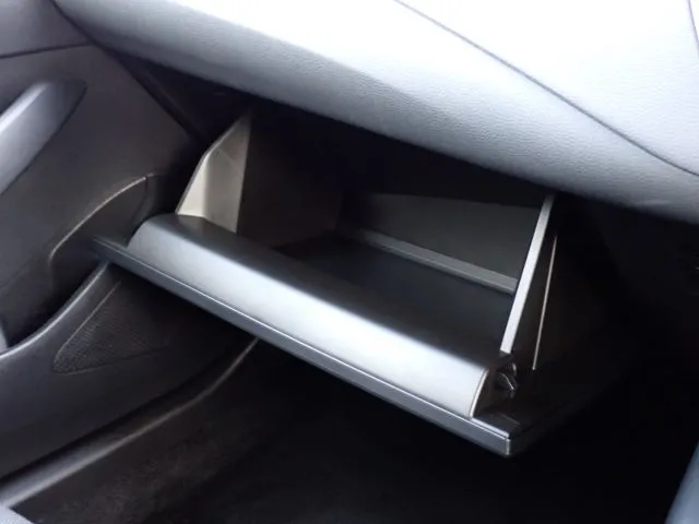 カローラ　ツーリング　ハイブリッド（トヨタ）の車両写真