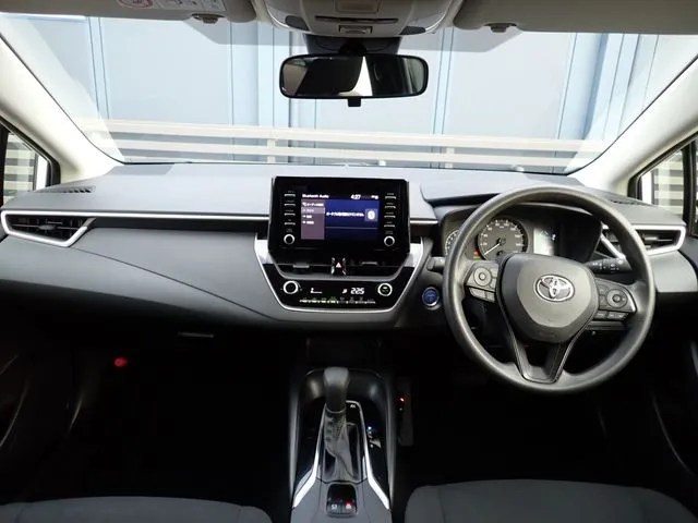 カローラ　ツーリング　ハイブリッド（トヨタ）の車両写真