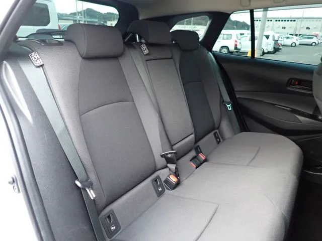 カローラ　ツーリング　ハイブリッド（トヨタ）の車両写真