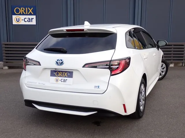 カローラ　ツーリング　ハイブリッド（トヨタ）の車両写真