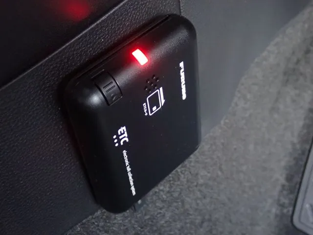 カローラ　ツーリング　ハイブリッド（トヨタ）の車両写真