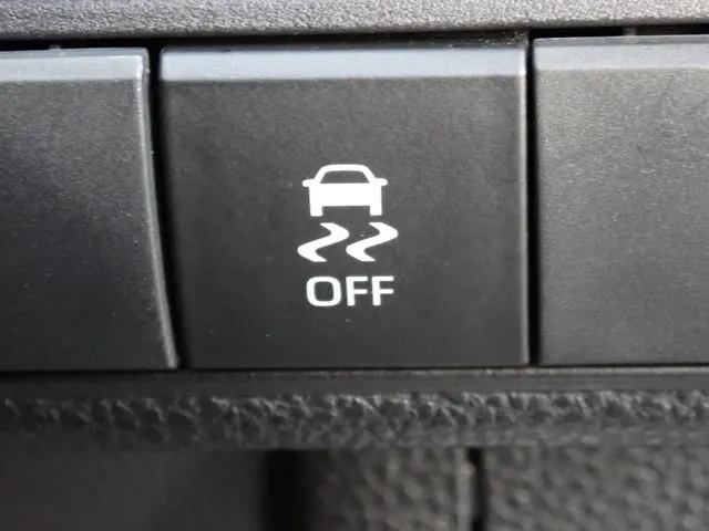 カローラ　ツーリング　ハイブリッド（トヨタ）の車両写真