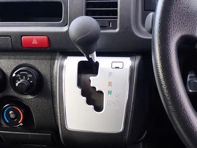 ハイエースバン　２ＷＤ（トヨタ）の車両写真