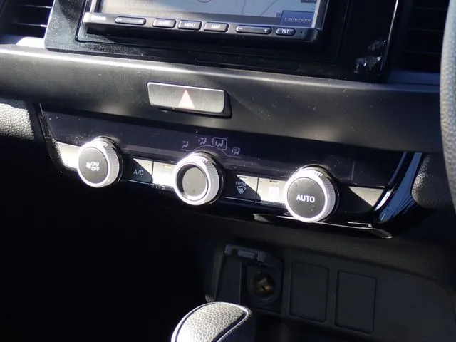 フィット　ｅ：ＨＥＶ（ホンダ）の車両写真