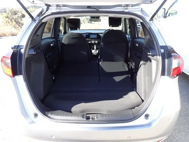 フィット　ｅ：ＨＥＶ（ホンダ）の車両写真