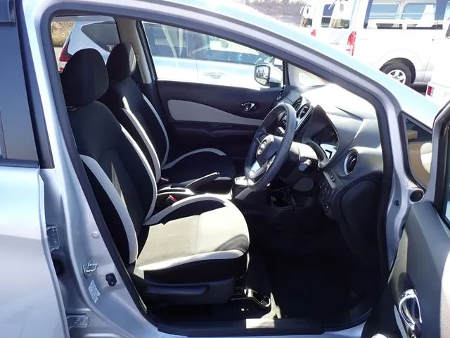 ノート(ニッサン)の車両写真