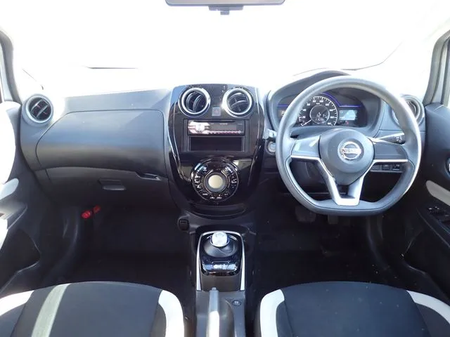 ノート(ニッサン)の車両写真