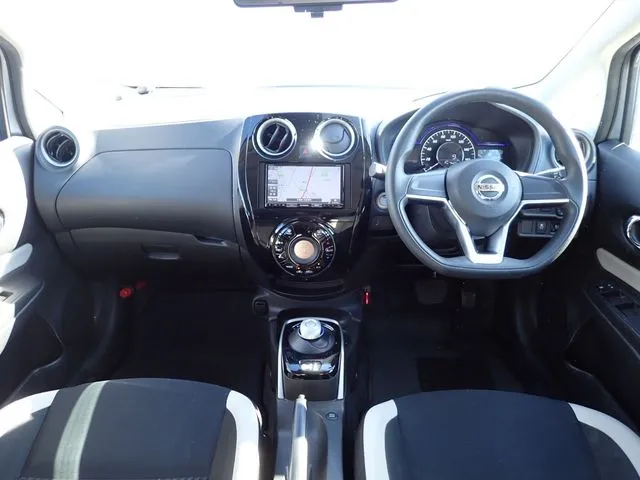 ノート(ニッサン)の車両写真