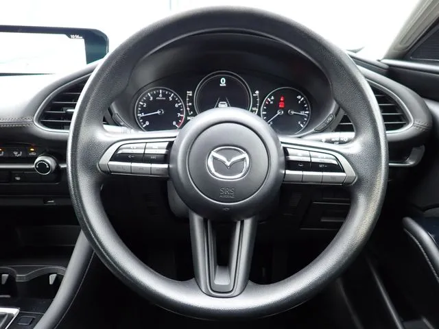 ＭＡＺＤＡ３　セダン（マツダ）の車両写真