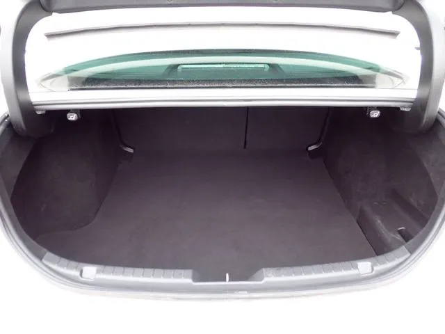 ＭＡＺＤＡ３　セダン（マツダ）の車両写真