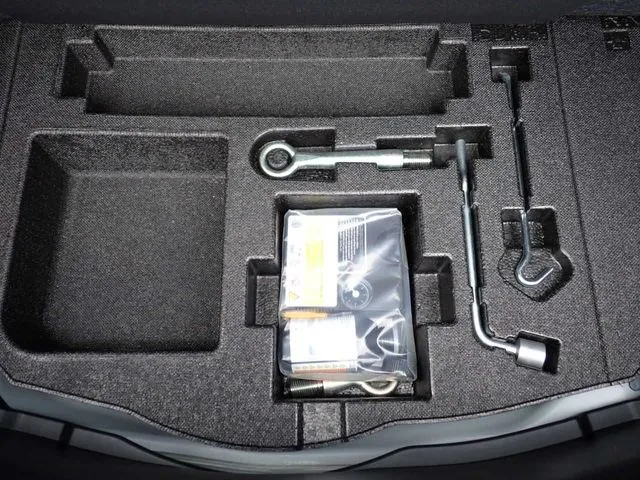 ＭＡＺＤＡ３　セダン（マツダ）の車両写真