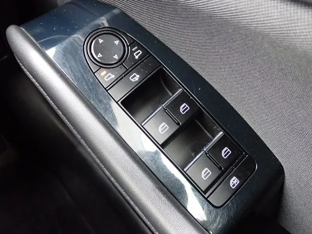 ＭＡＺＤＡ３　セダン（マツダ）の車両写真