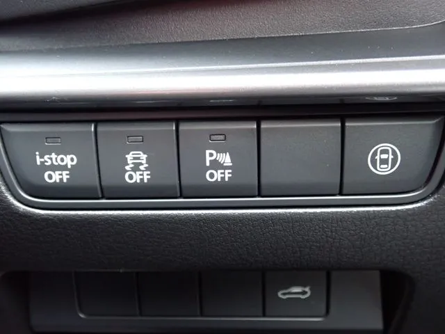 ＭＡＺＤＡ３　セダン（マツダ）の車両写真