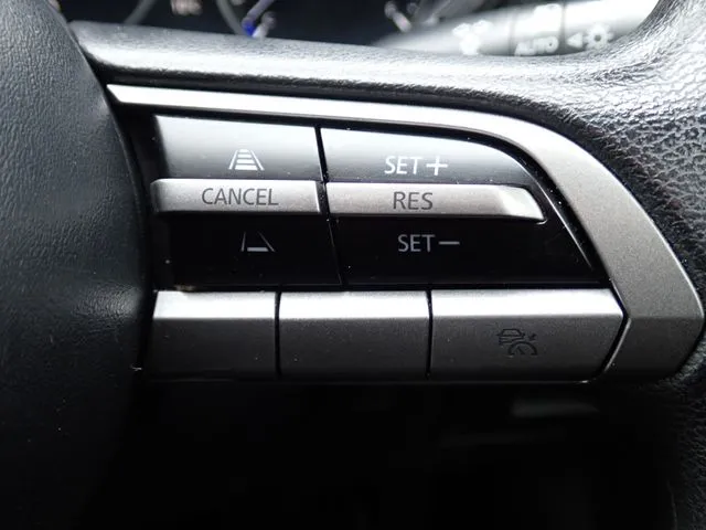 ＭＡＺＤＡ３　セダン（マツダ）の車両写真