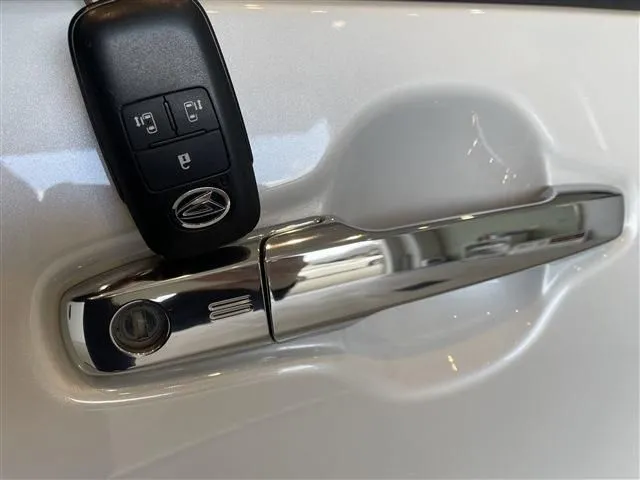 タント　カスタム（ダイハツ）の車両写真