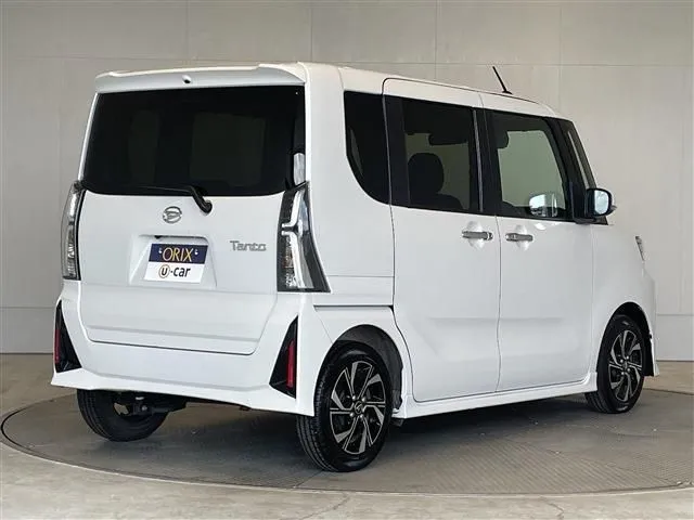 タント　カスタム（ダイハツ）の車両写真