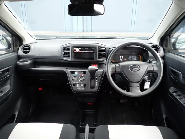 ミラ　イース（ダイハツ）の車両写真