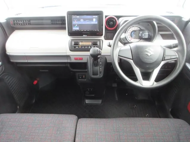 スペーシア 4WD(スズキ)の車両写真